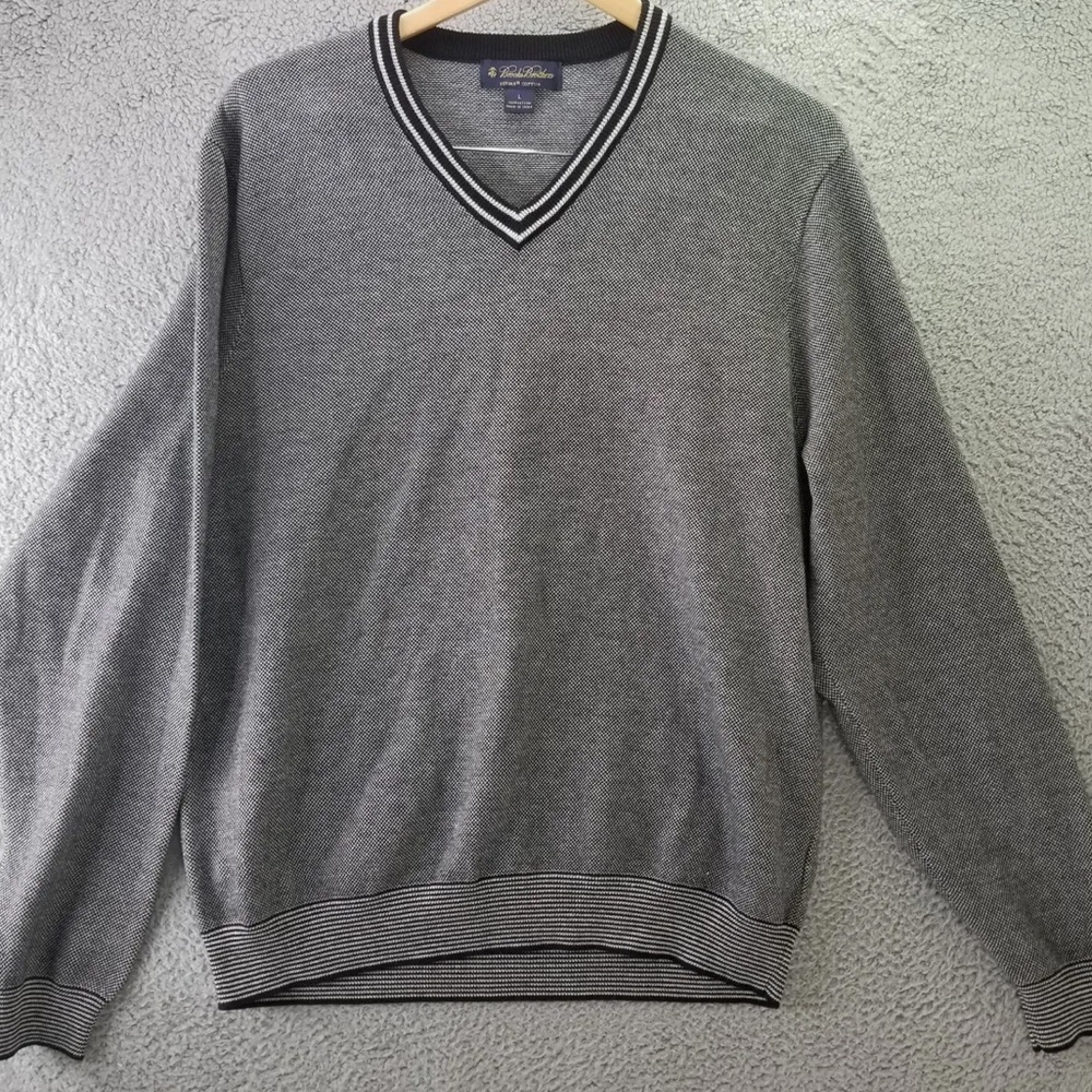 Brooks Brothers V-neck pullover 100% Supima cotton Size XL